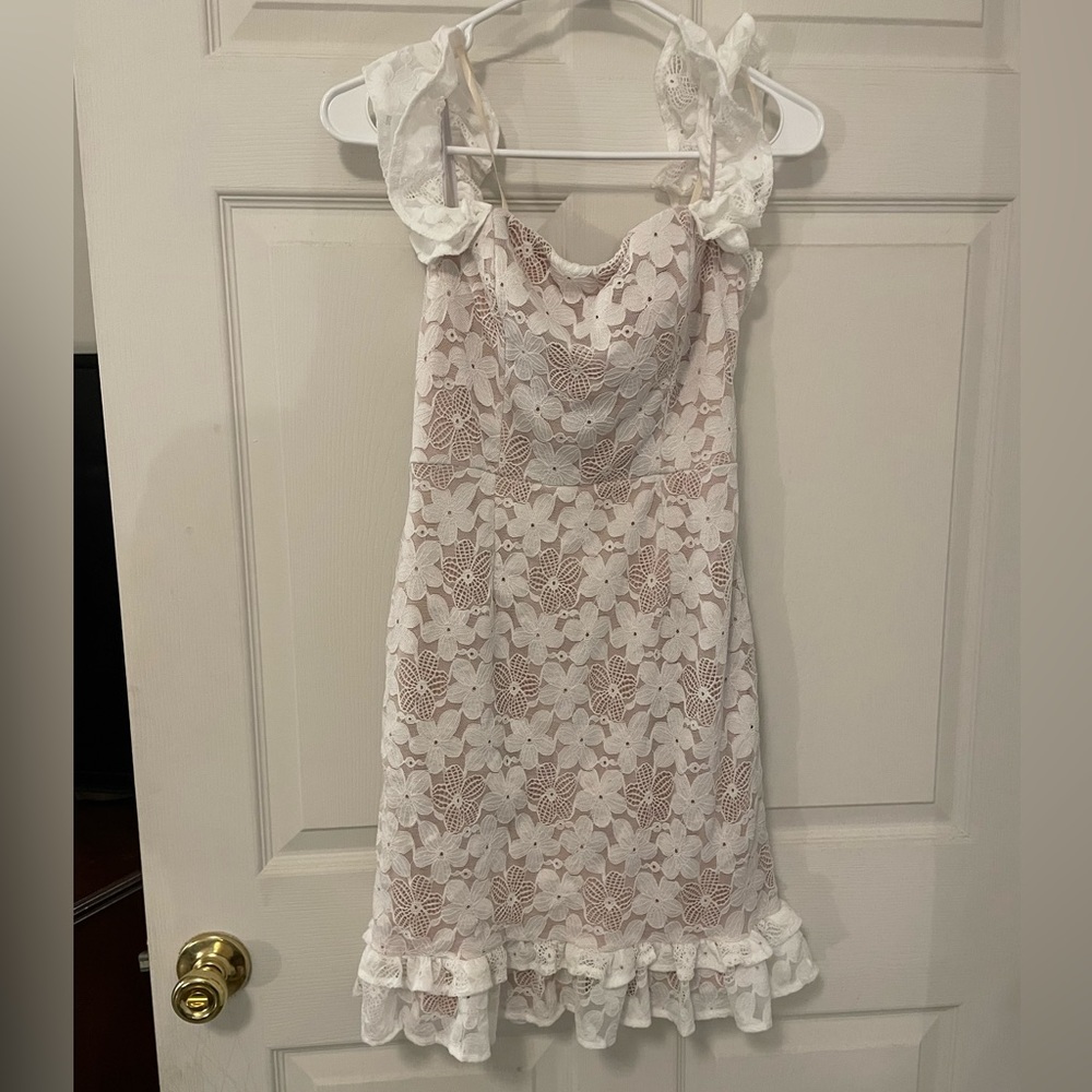 Selfie Leslie Off-Shoulder White Lace Mini Dress - Picture 3 of 4